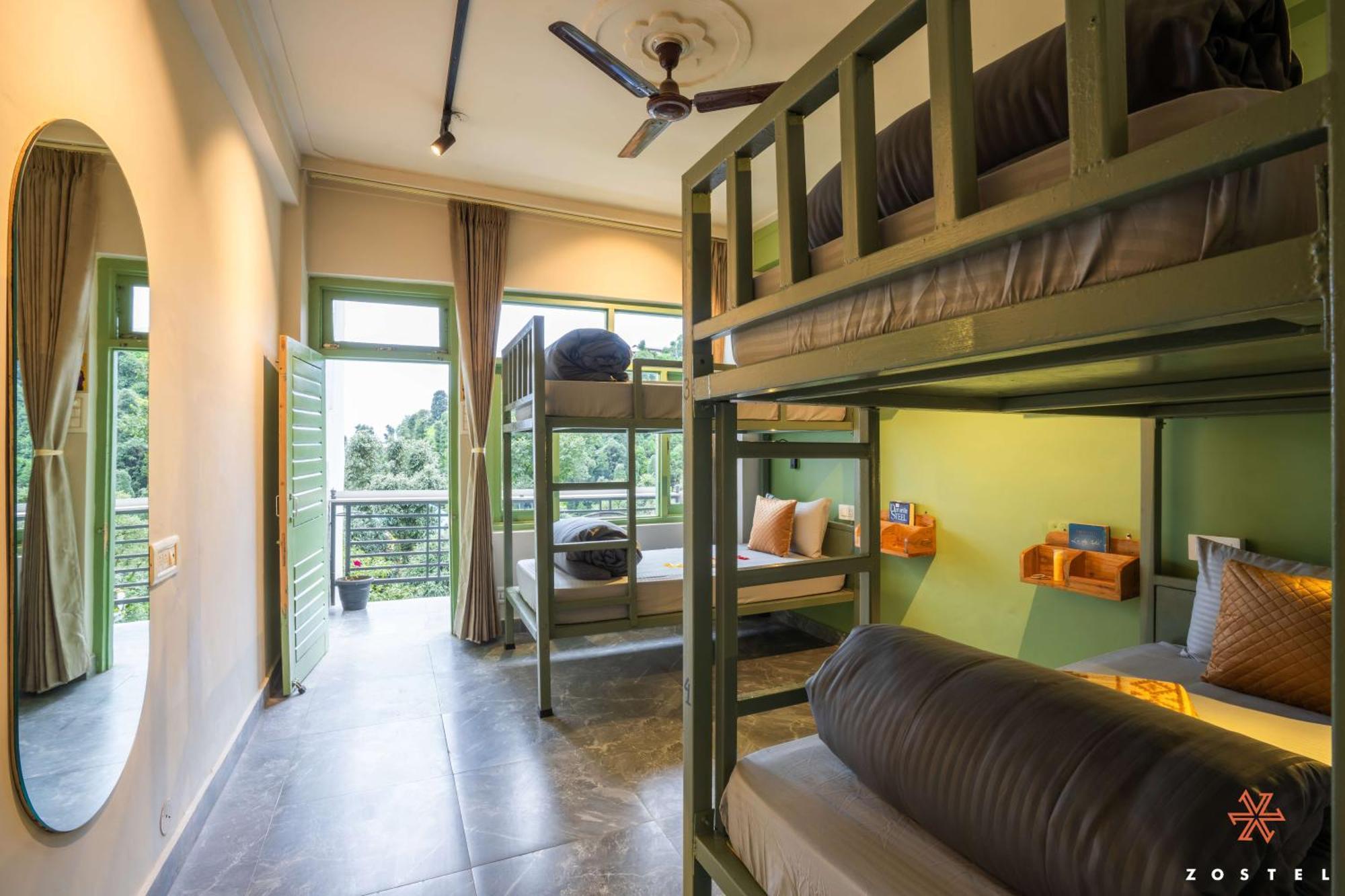 Zostel Dharamkot Hostel McLeod Ganj Buitenkant foto