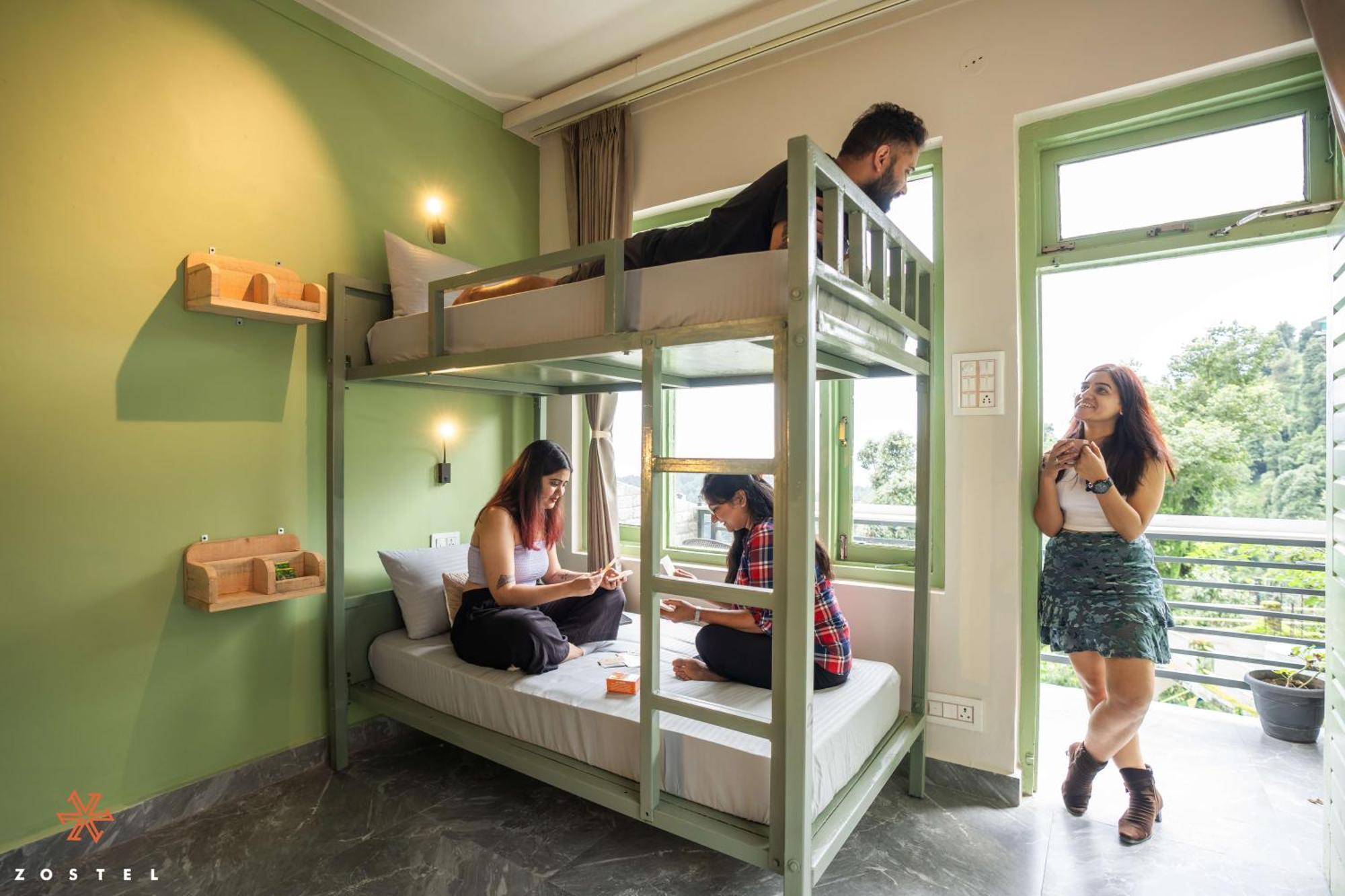Zostel Dharamkot Hostel McLeod Ganj Buitenkant foto