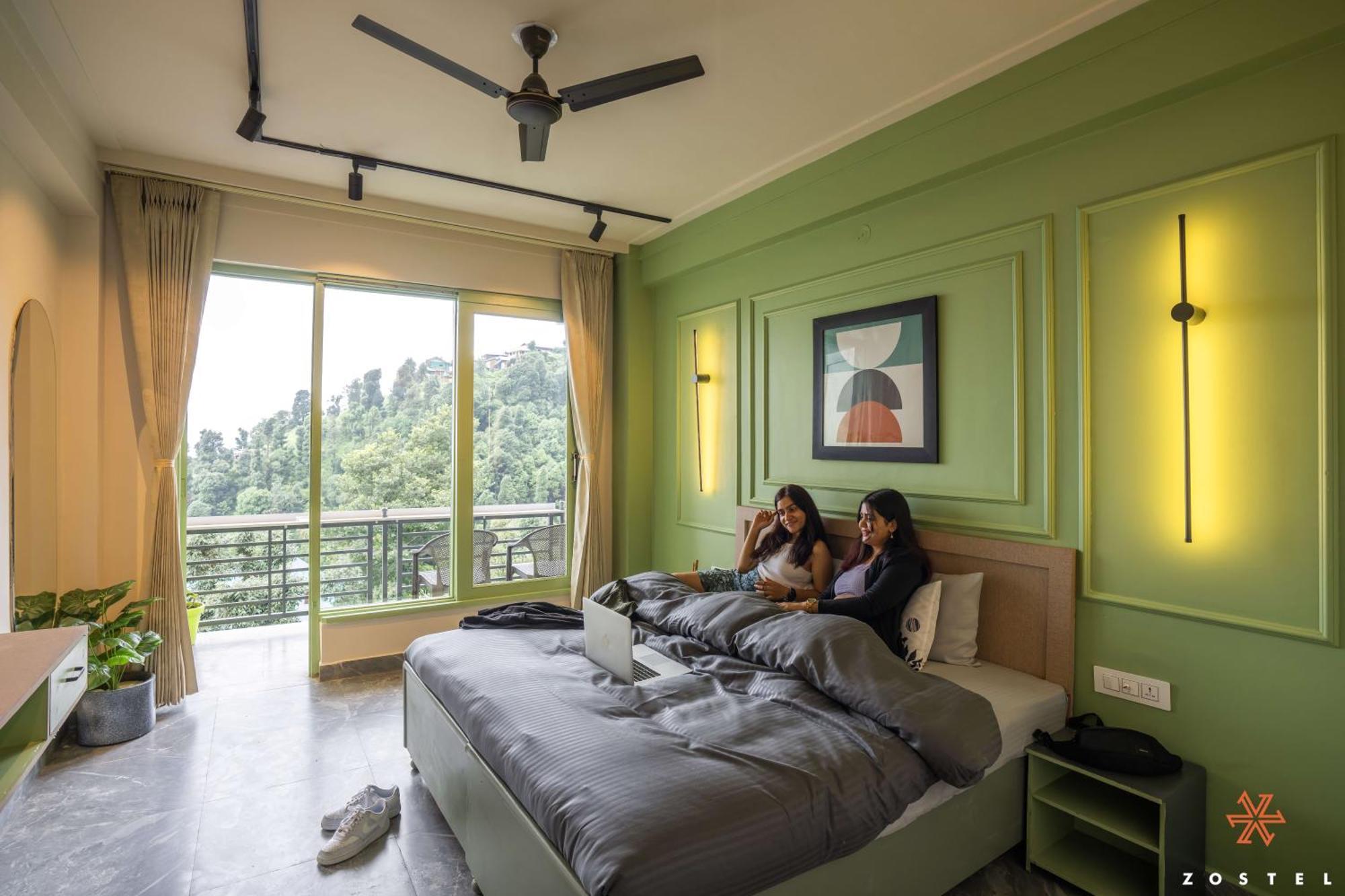 Zostel Dharamkot Hostel McLeod Ganj Buitenkant foto