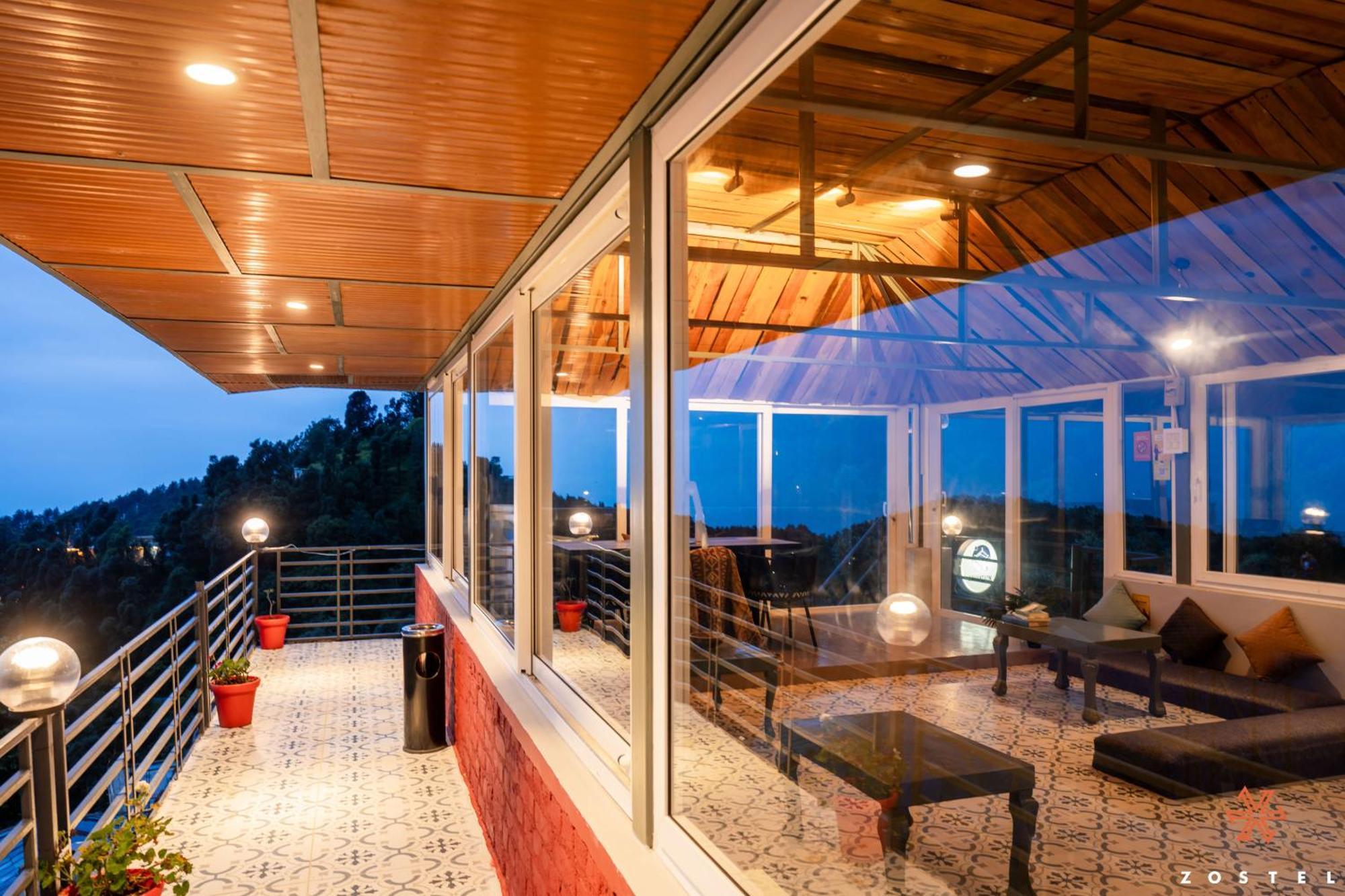 Zostel Dharamkot Hostel McLeod Ganj Buitenkant foto