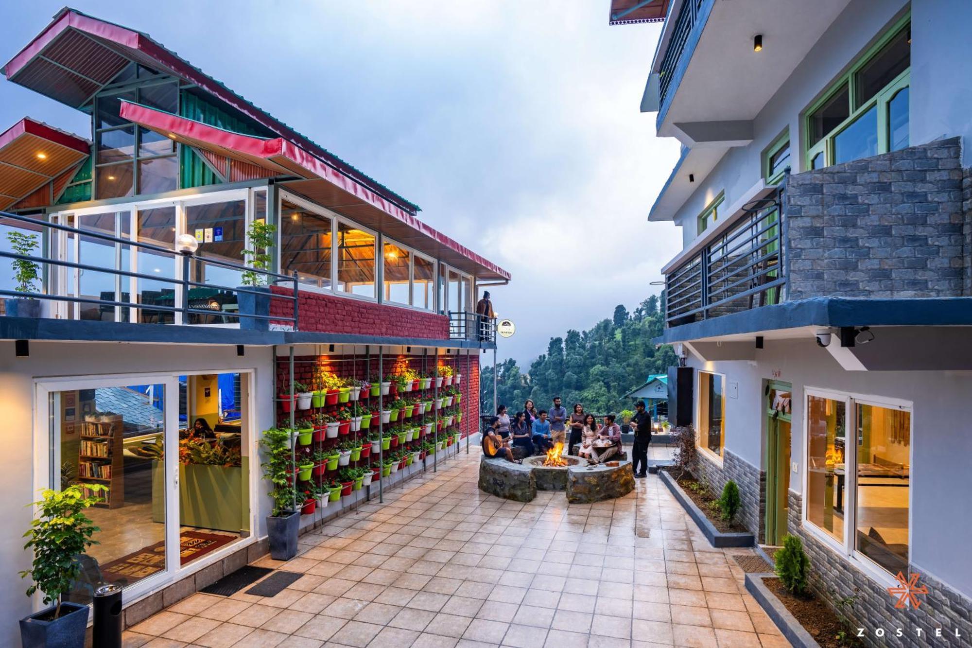 Zostel Dharamkot Hostel McLeod Ganj Buitenkant foto
