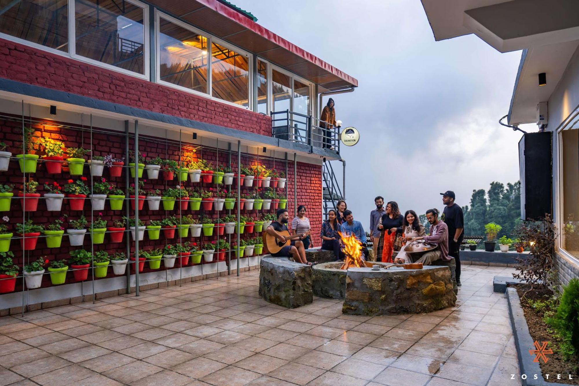 Zostel Dharamkot Hostel McLeod Ganj Buitenkant foto